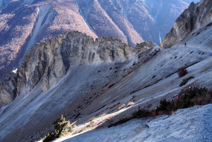 Chemin menant au camp de base du lac Tilicho