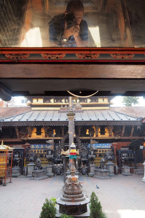 Autoportrait au temple Mahavihar (Patan)...