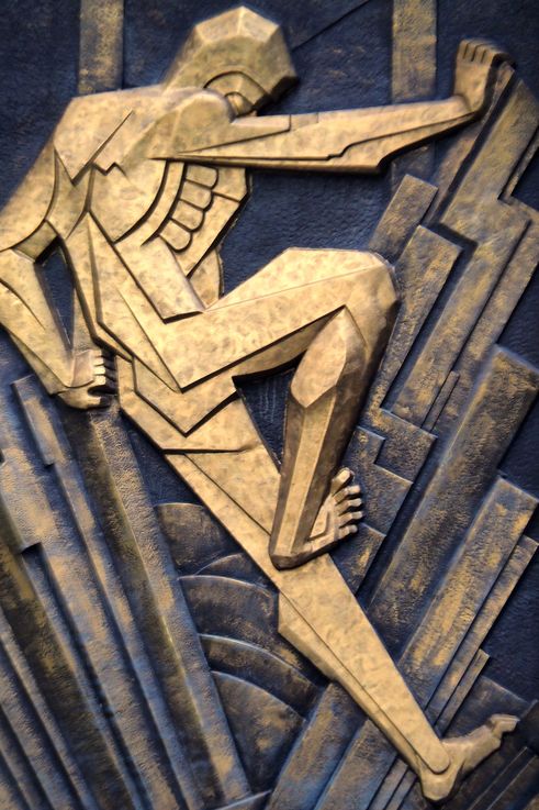 Sculpture by Ng Eng Teng, 'The Joy of Effort', at Bugis Junction.