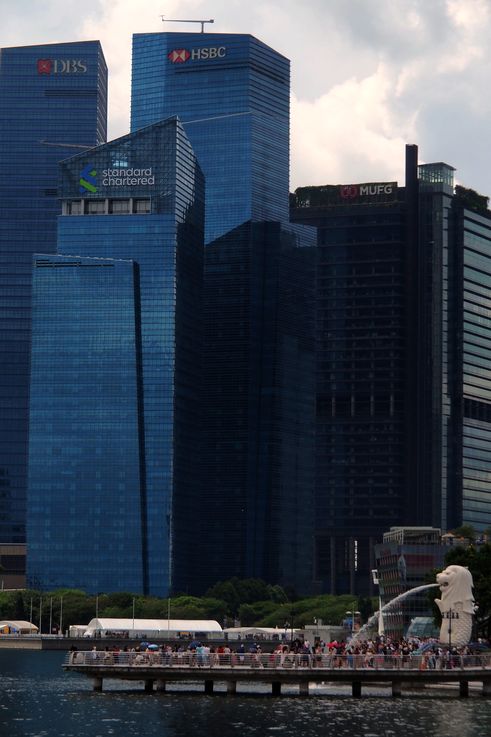 Merlion statue and Civic District skyscrapers.