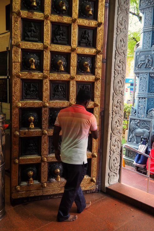 Porte du temple Sri Veeramakaliamman à Little India.