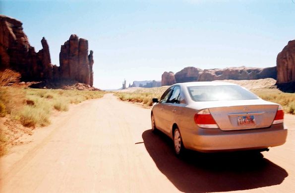 Nuestro coche en Monument Valley
