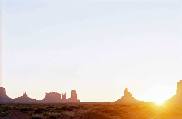 Amanecer sobre Monument Valley