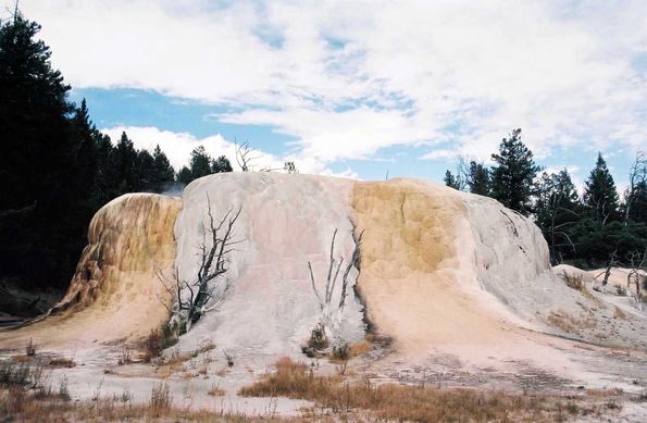 Orange Spring. Yellowstone.