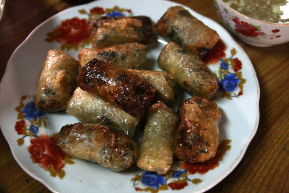 Almuerzo en el pueblo de Sai