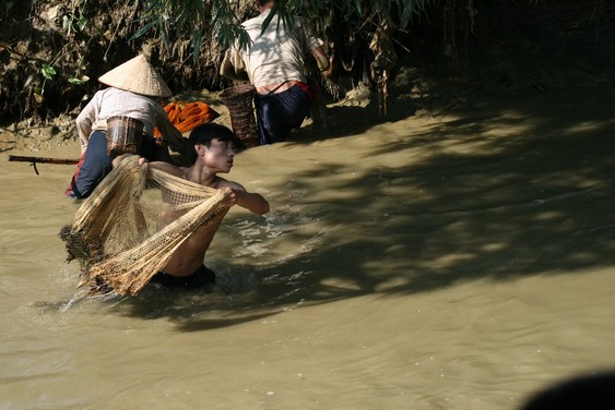 Pesca en el pueblo de Sai