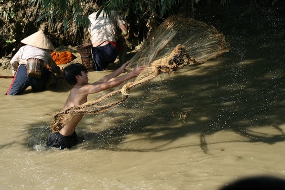 Pesca en el pueblo de Sai