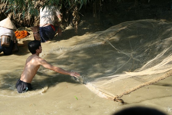 Pesca en el pueblo de Sai