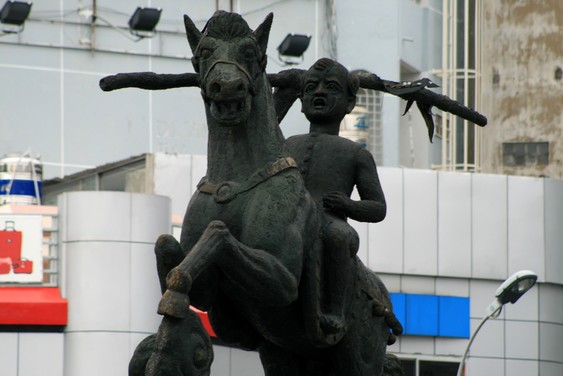 Estatua ecuestre en Ciudad Ho Chi Minh